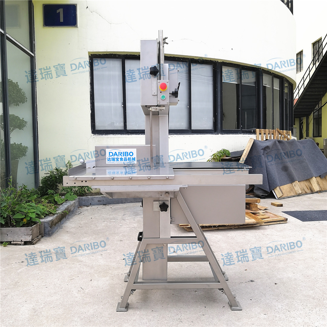 直销锯排骨锯猪蹄机带骨冻肉锯块机 大型锯骨头的机器多少钱一台