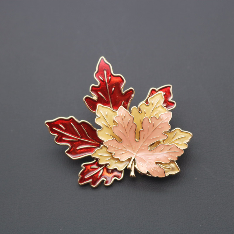 Retro Maple Leaf Alloy Plating Women's Brooches display picture 4