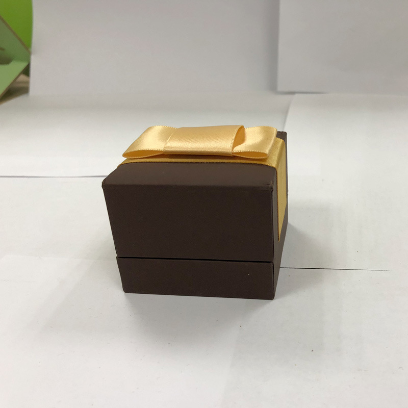 Caja de joyería de arco marrón pulsera anillo collar caja de joyería caja de almacenamiento de regalo al por mayor