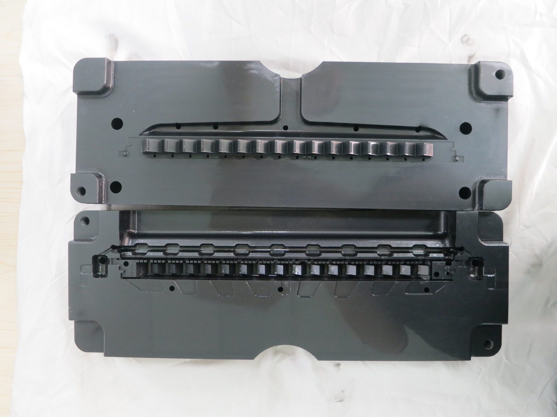 TiCN碳氮货钛涂层模具