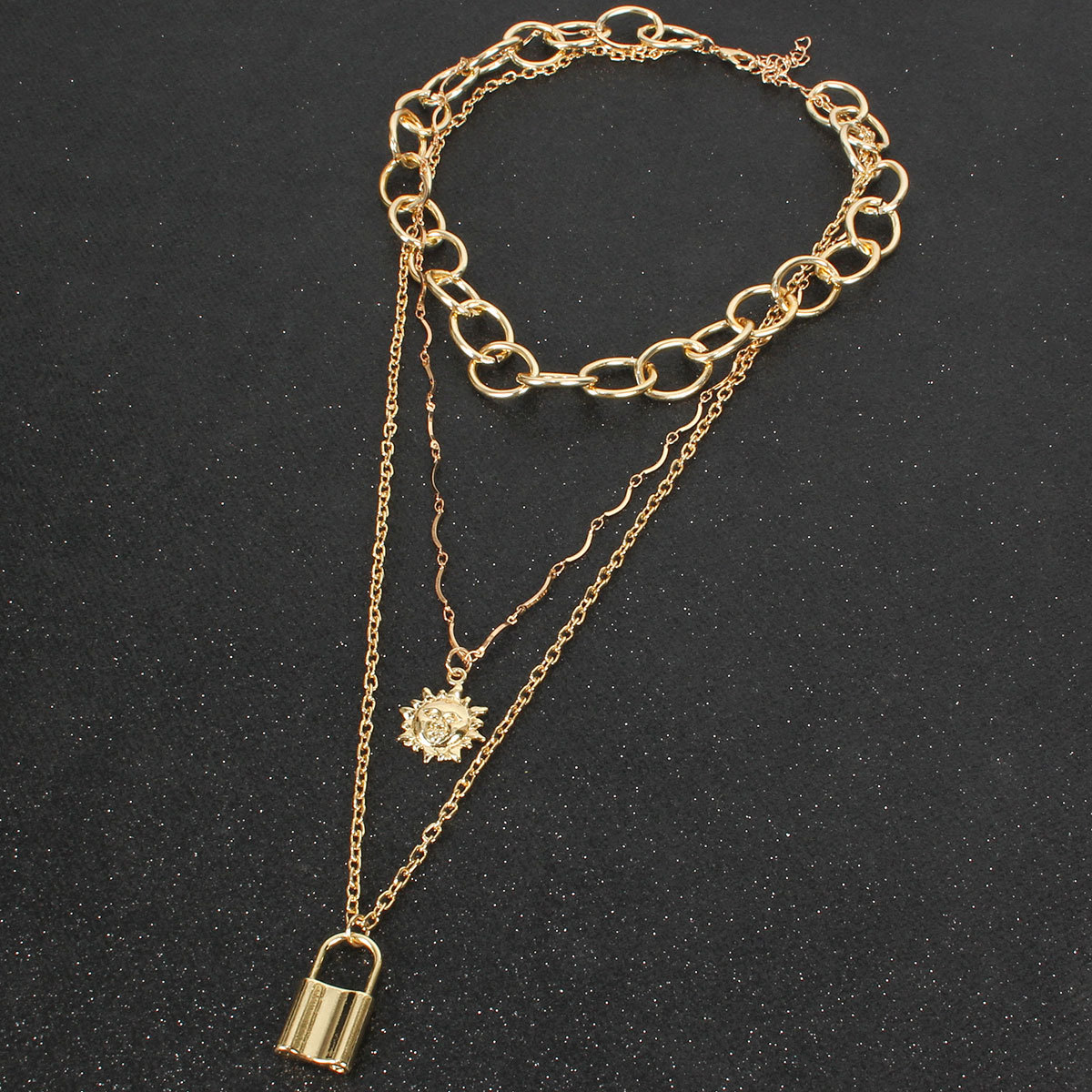 Necklace in Gold