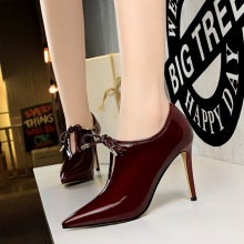 6236-1 European and American fashion high-heeled lacquer-tipped straps V-shaped hollow sexy nightclubs show thin deep-mouthed single shoes