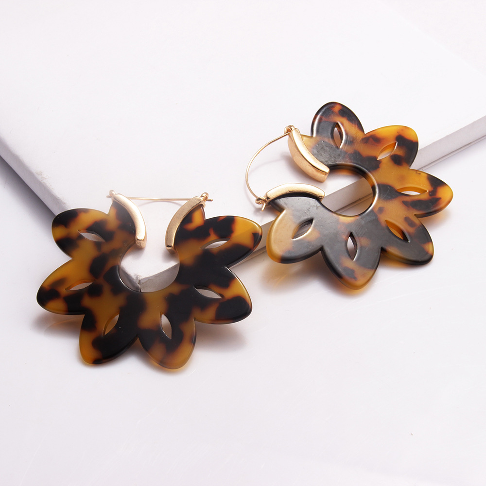 Retro Leopard Print Hollow Flower Acrylic Earrings display picture 14