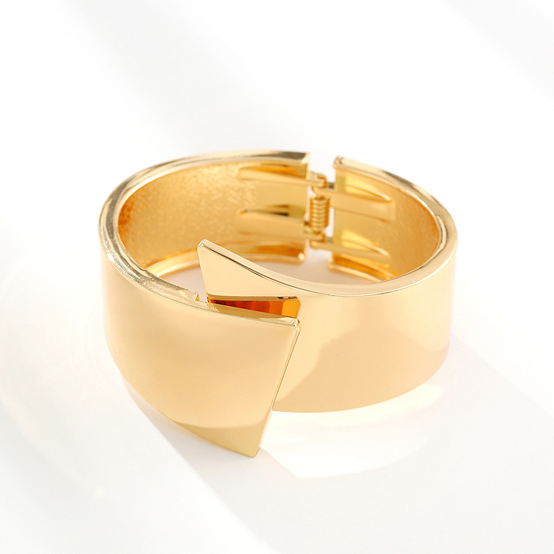 wide side spring open bracelet