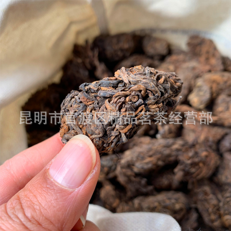 2010 old Banzhang tea head 500g old tea head ancient tree cooked tea golden Bud thick old fragrance type not sweet