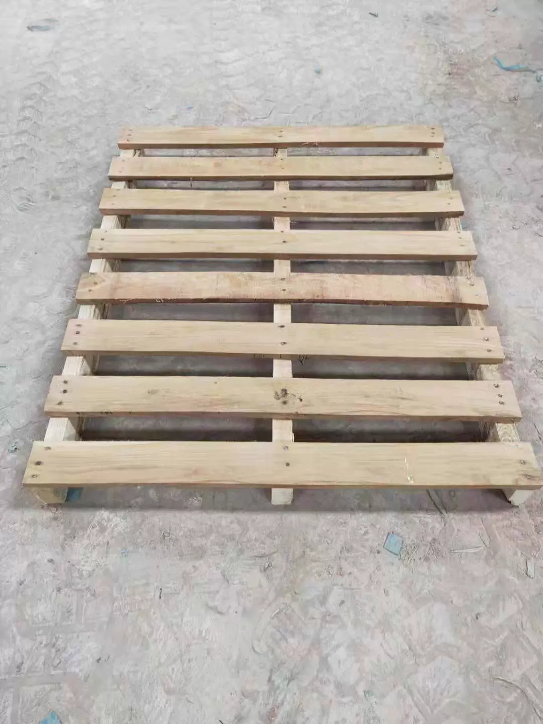 Паллет твердой древесины Сычуань типа деревянный паллет деревянный специально для склада снабжения