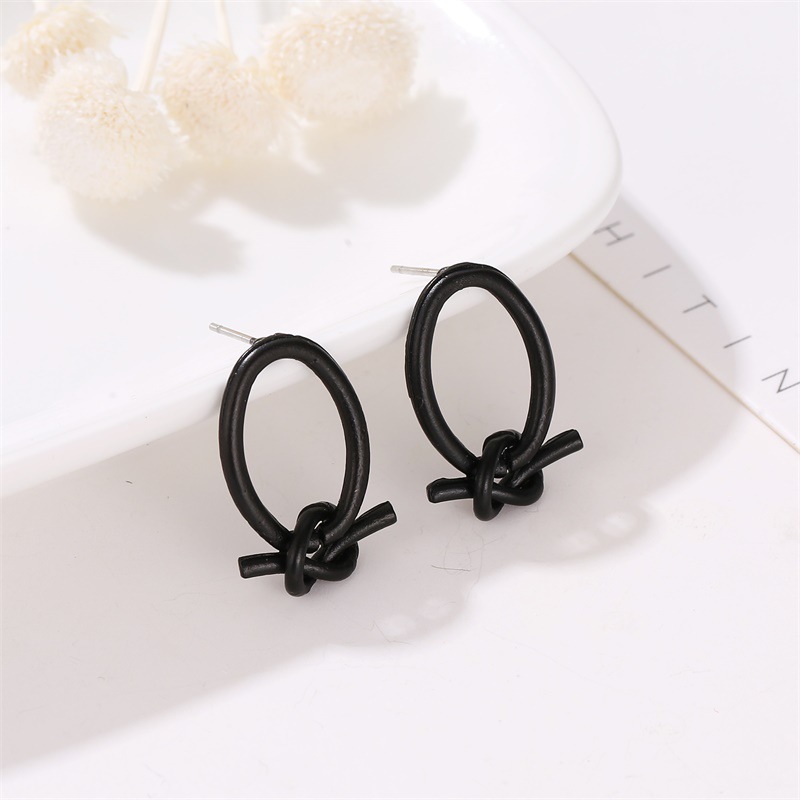 Best Selling Simple Geometric Circle Earrings Knotted Peach Heart Love Earrings Rope Earring Wholesale display picture 4