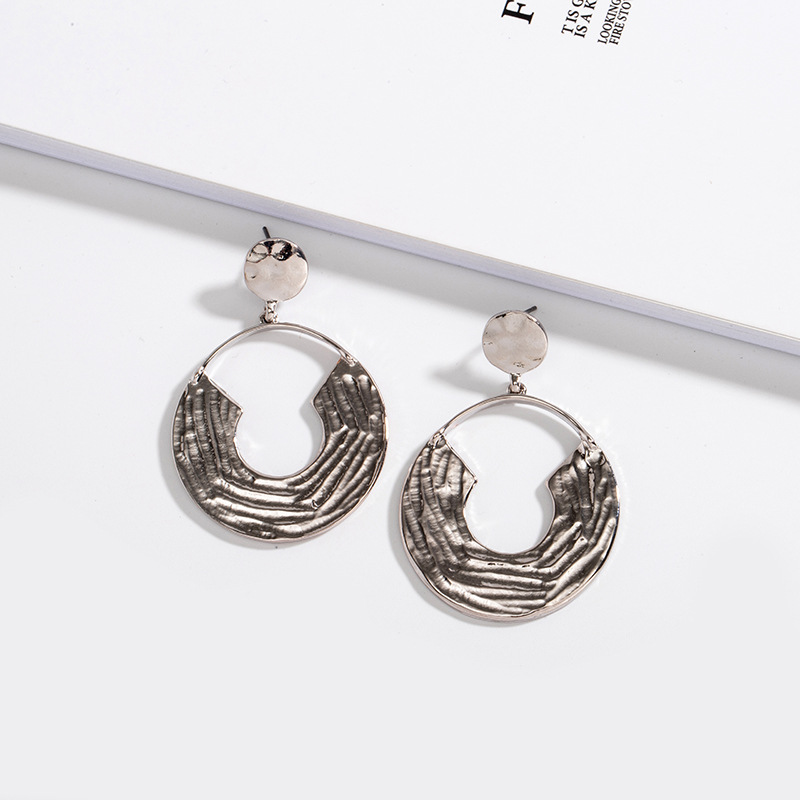 Korea Retro Exaggerated Simple  High Fashion Street Style Alloy Earrings display picture 7