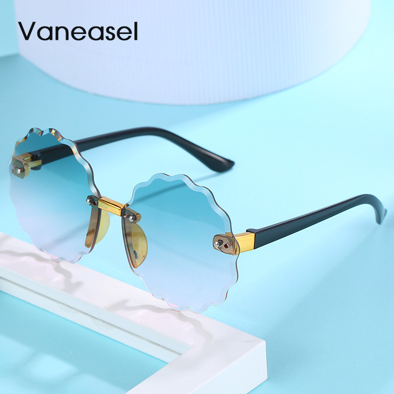 En stock al por mayor sin marco corte redondo onda encaje gafas de sol para niños moda multicolor océano pieza niños gafas de sol