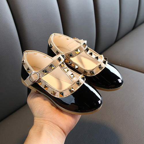 Girls Sandals  Spring and Autumn Korean Version Versatile Rivets Dancing Princess Single Shoes Fashion Velcro Children's Leather Shoes