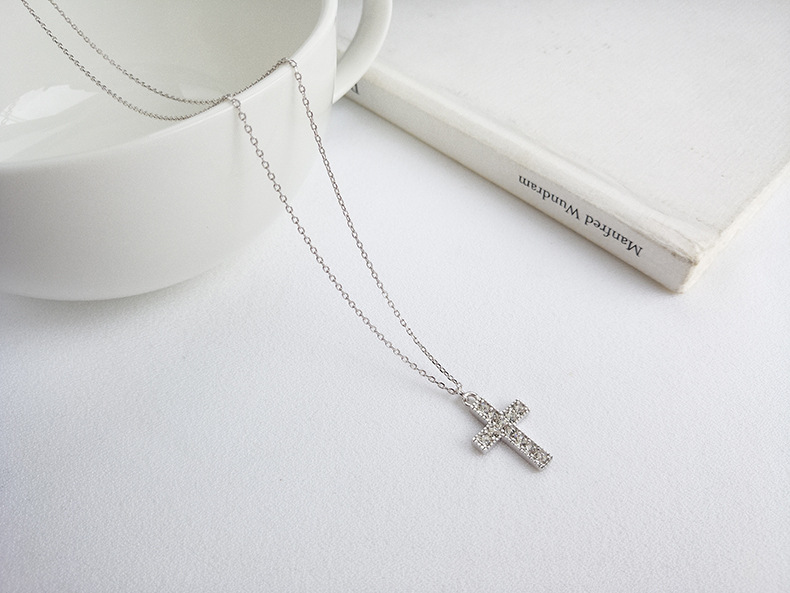 Cross Pendant Necklace Image 5