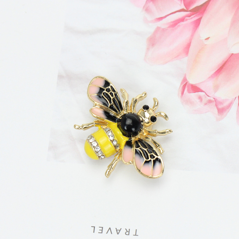 Fashion Bee Brooch Shawl Jacket Simple Accessories Bee Brooch display picture 4