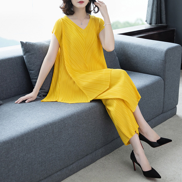 Two sets New Style Wrinkle Sleeveless Shirt Broad-Legged Pants