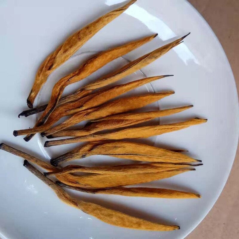 2026 Spring Tea Yunnan Fengqing Dianhong Tea Golden Needle Big Golden Needle Single Bud Honey Fragrance Strong Aroma Golden Bud Tea Leaves 250g
