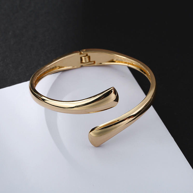 Spring Gold-plated Bracelet Wholesale display picture 2