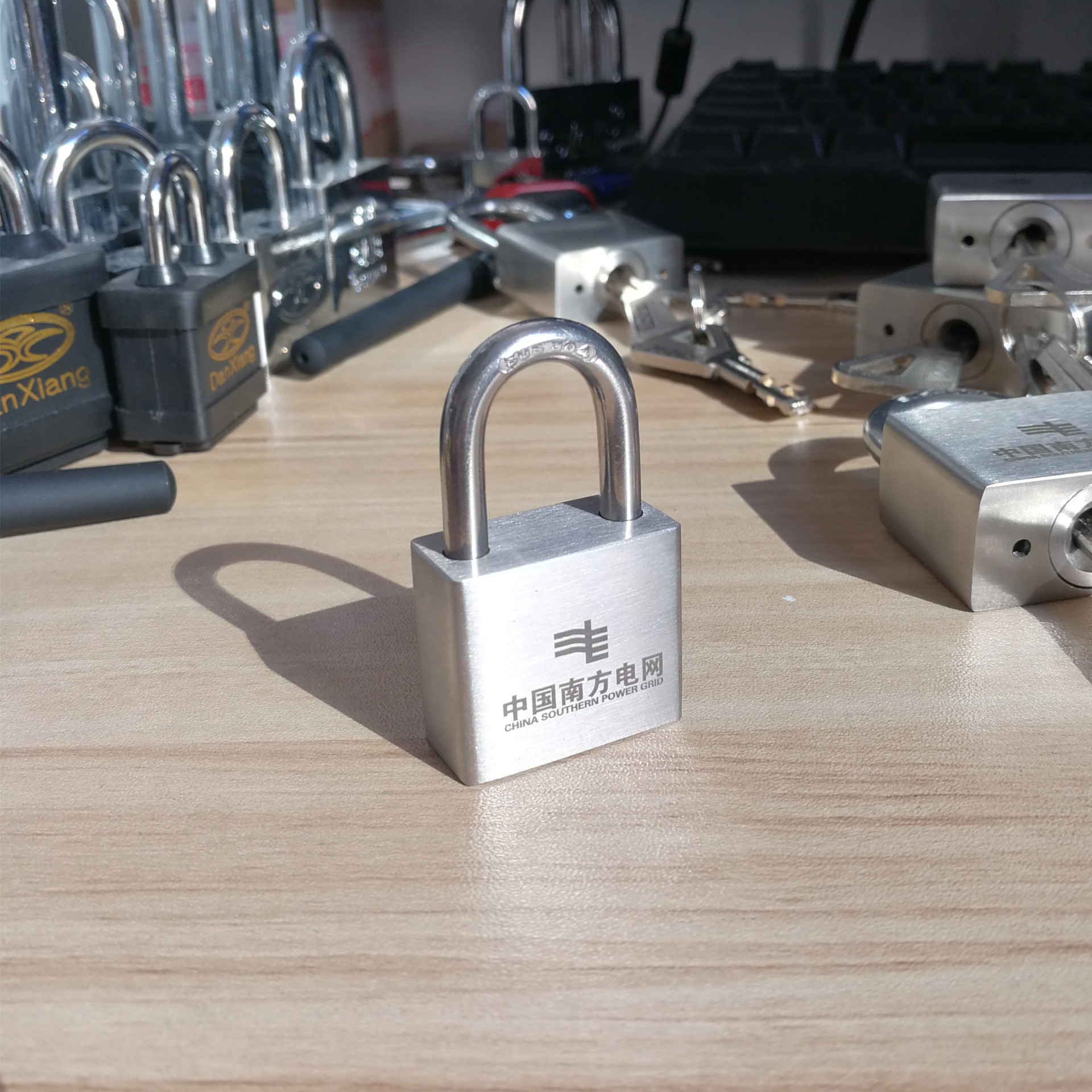 特价批发防水户外挂锁电力锁 电力表箱锁通开锁304 不锈钢挂锁-阿里巴巴