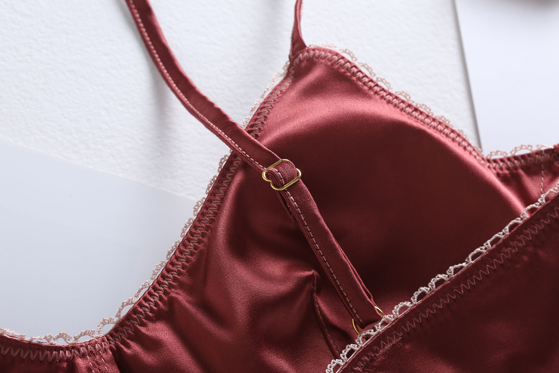 Six Rabbits Satin Comfortable Steel Ring Free Thin Cotton Cushion French Bralette Underwear Set for Women_voghion.com