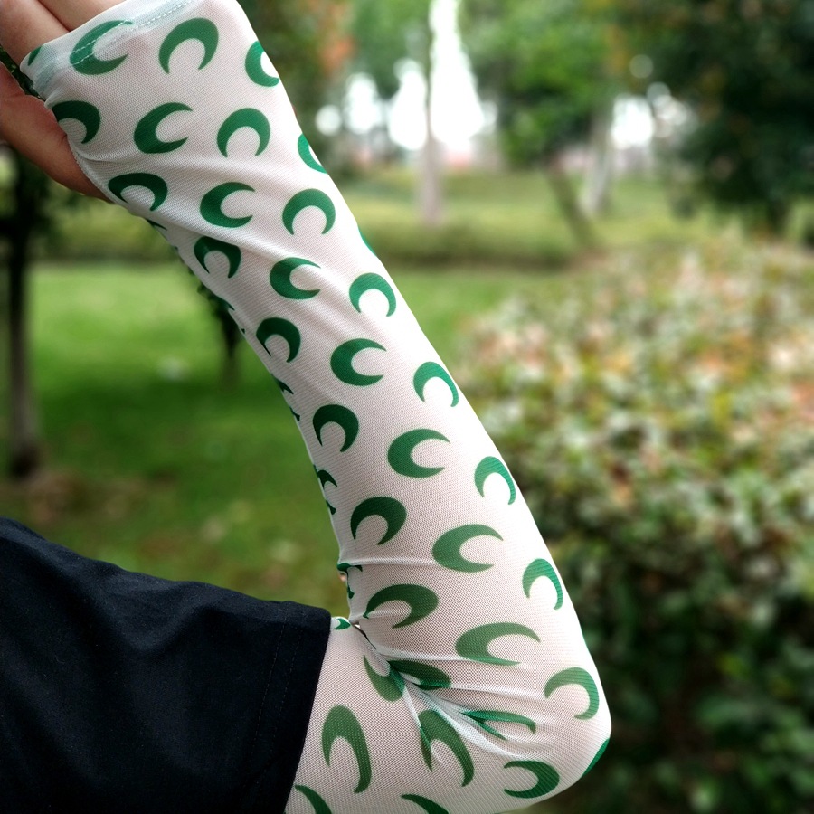 흰색 배경에 녹색 달