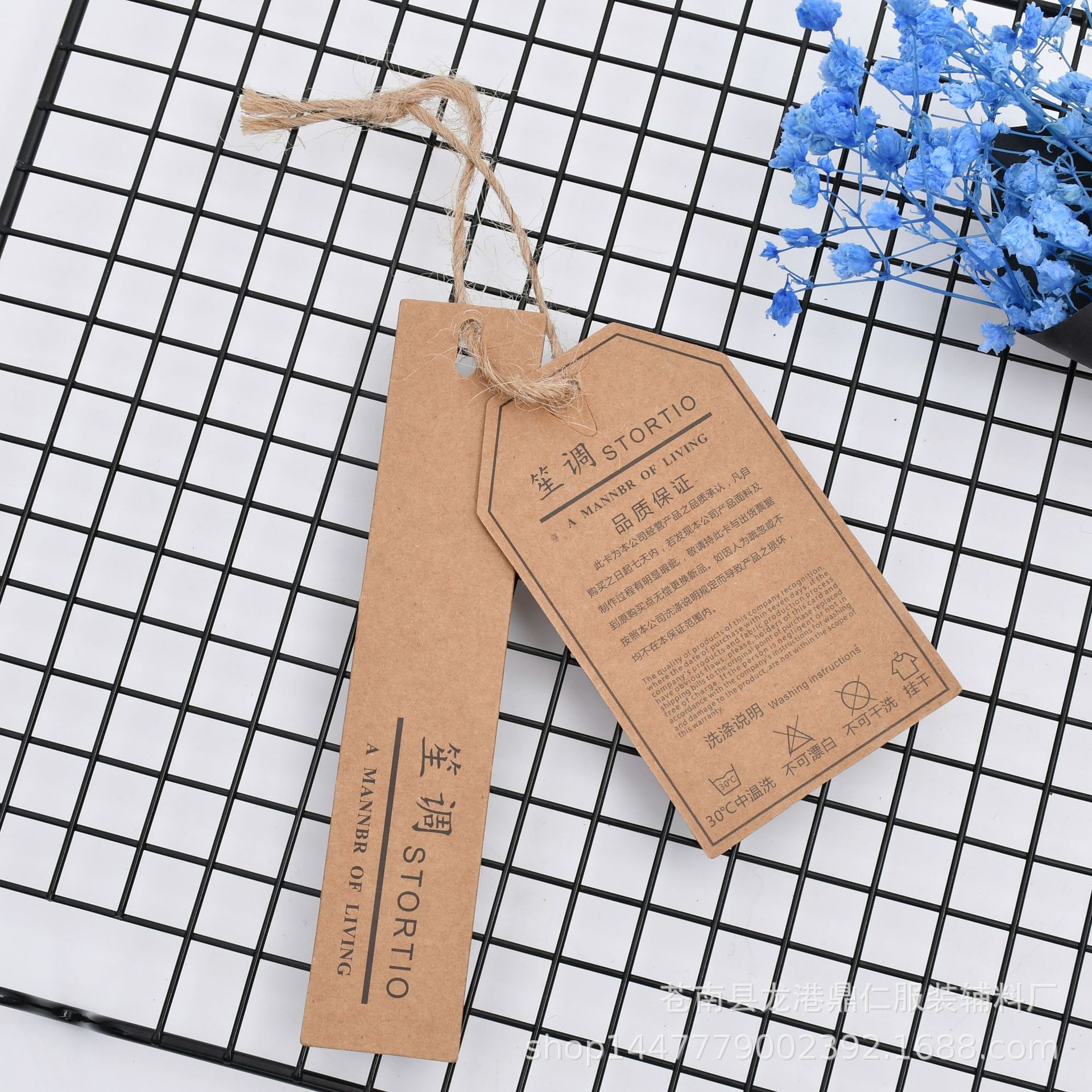 服装店牛皮纸吊牌设计 牛仔裤吊卡模板 800克加厚牛皮纸吊牌印刷