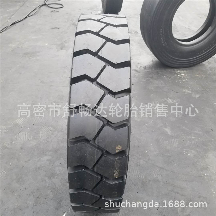 销售9.00-20叉车轮胎 充气轮胎9.00x20配内胎垫带