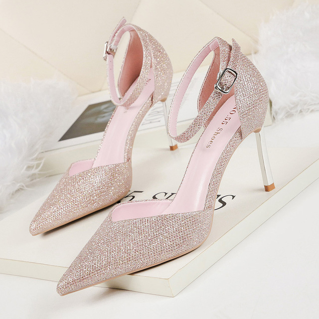 Fashionable pointed shallow slim-heeled sandals