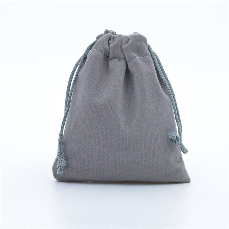 Fabricante en stock negro franela cordón bolsa cordón joyería embalaje bolsa paja auricular bolsa de franela