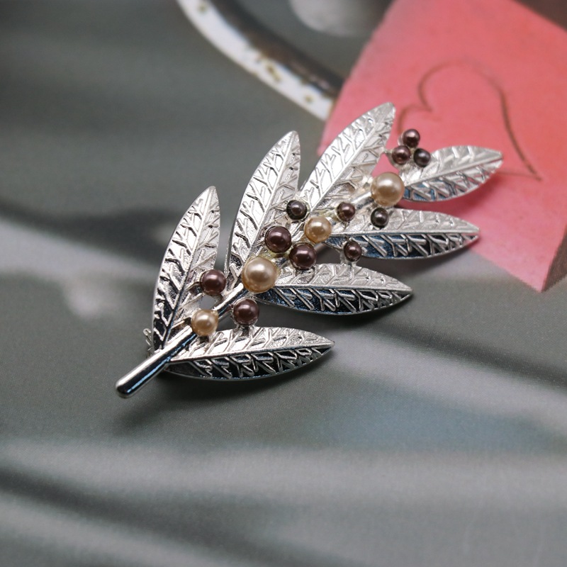 Silver Brooch Colored Beads Embellished Leaf Brooch Men And Women Suit Collar Scarf Pin display picture 5