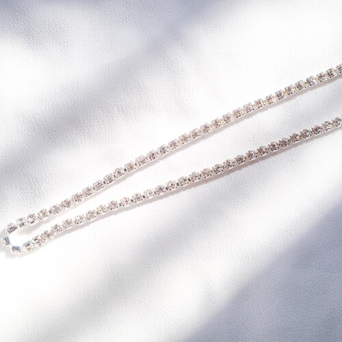 Amazon European and American-style jewelry: Ins bellahadid-inspired zircon-studded sparkling choker necklace – clavicle-length chain.
