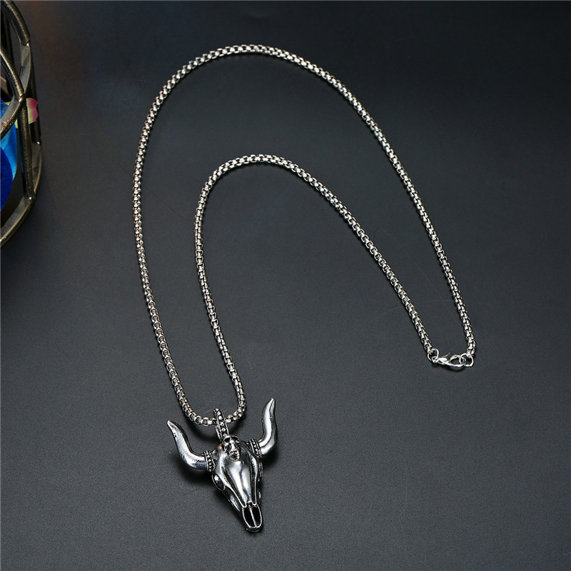 Punk Geometric Alloy Pendant Necklace display picture 12
