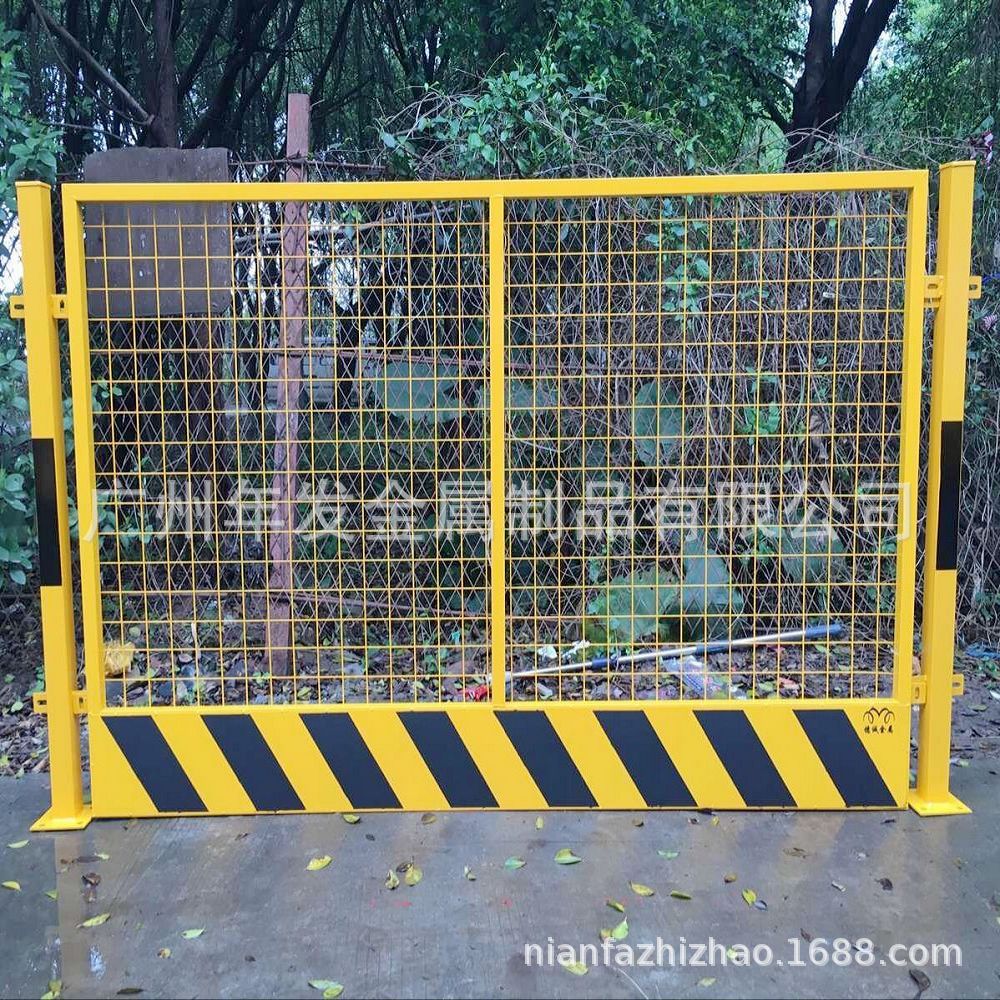 出售工地网片式护栏现货黄黑基坑护栏大小孔临边防护栏