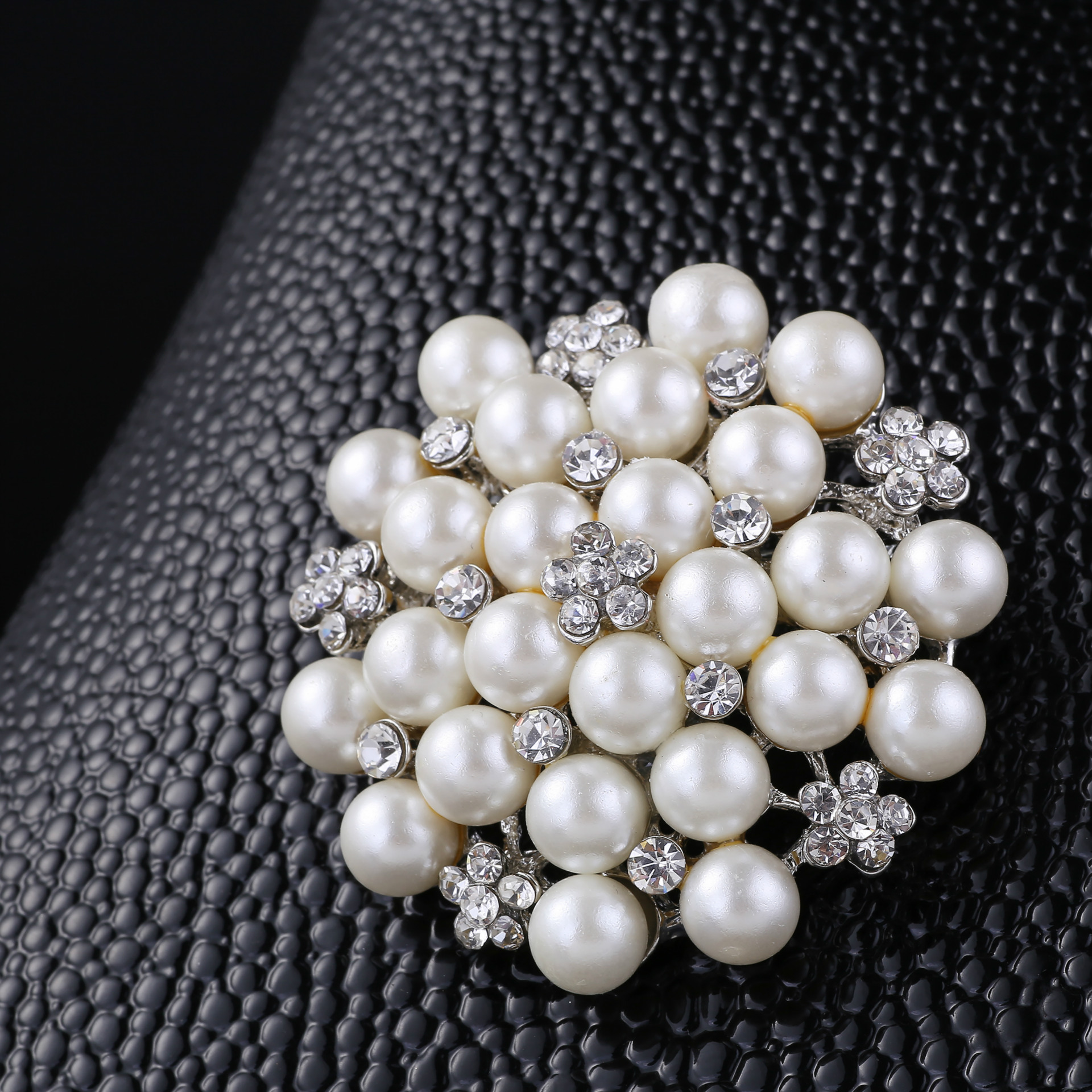 36g Weight Brooches Classification Holiday, Daily Occasion Alloy Material Flower Pattern Women's Gender Plating Design Elegant Style Elegant Pin Flower Alloy Plating Women's Brooches 无