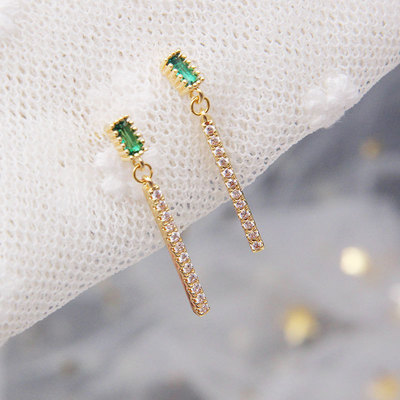 簡約小巧精致祖母綠锆石壹字鑽耳釘女小衆ins銀針耳環