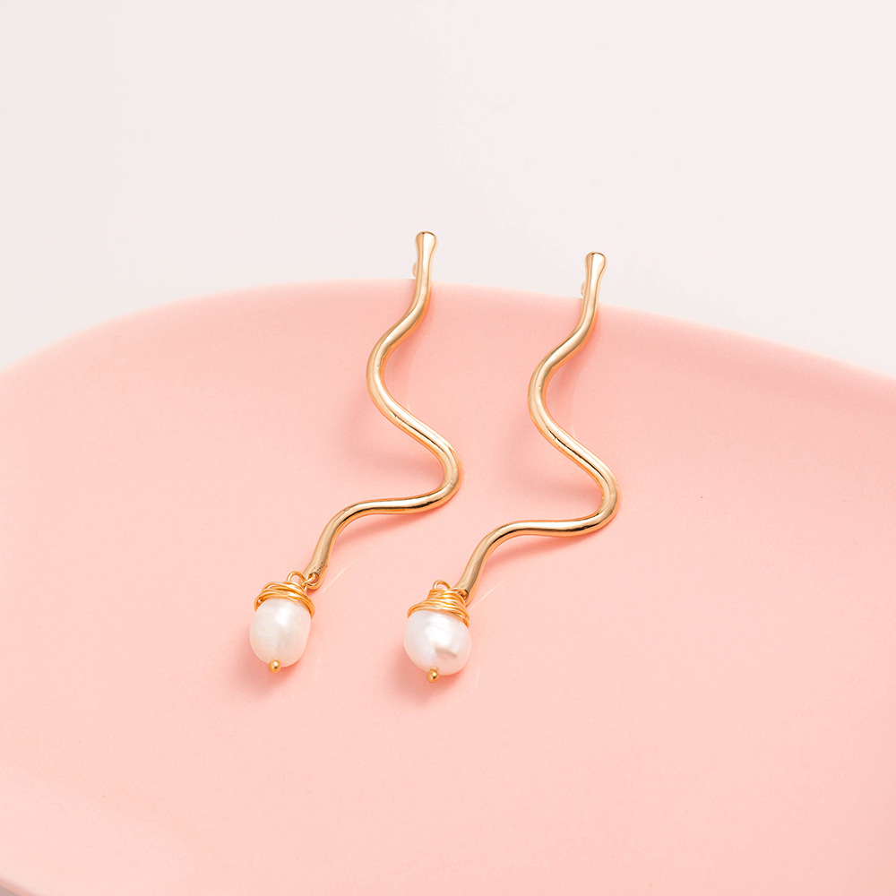 Fashion Simple Inlaid Pearl Metal Curve Drop Earrings Wholesale display picture 2