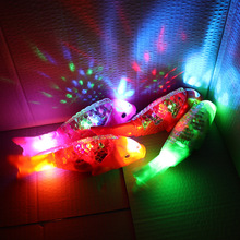 地摊爆款发光玩具电动音乐摇摆鱼广场夜市热卖儿童投影鱼玩具批发