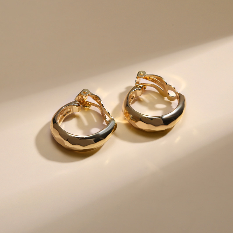 retro-ins-hong-kong-flavor-simple-ear-clip-european-and-american-earrings-korean-short-earrings-yiwu-jewelry-wholesale