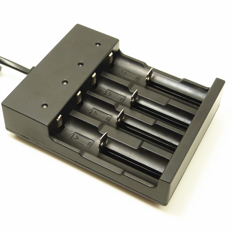 跨境 18650充电器 四槽锂电池充电器 手电筒电池充电器 正反可接