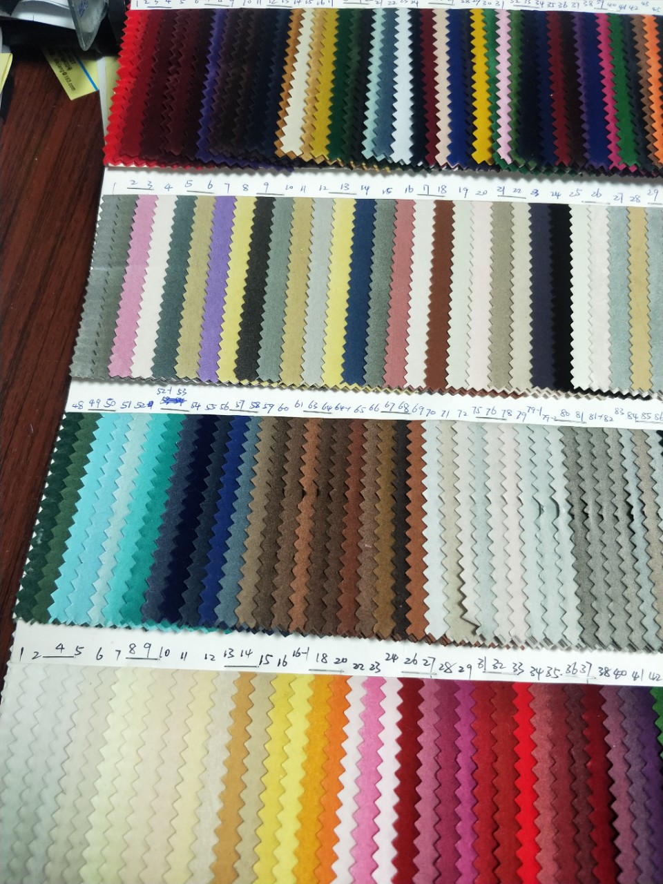 东莞长期现货100多色植绒针织布底植绒无纺布底植绒尼龙布底植绒