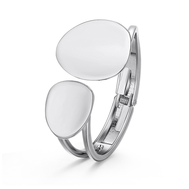 Hollow Asymmetrical Oval Alloy Open Bracelet display picture 2