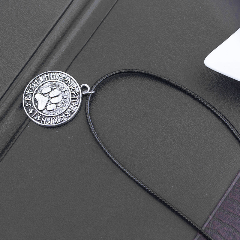 cat paw print necklace Viking animal dog paw print retro circle pendant necklace clavicle chain whol