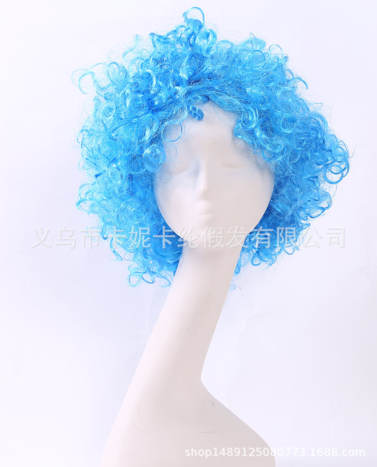 Los nuevos fans marrones son populares en el cabello rizado europeo y americano