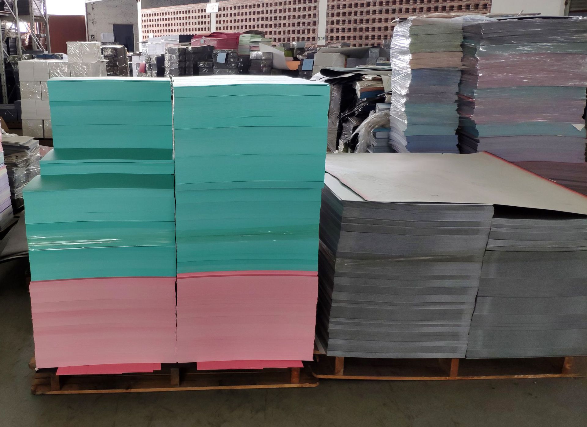 厂家定制三层双色pp发泡板 质地轻耐磨耐用 文具包装专用pp发泡板-阿里巴巴