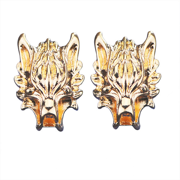 Fashionable brooch with tassels