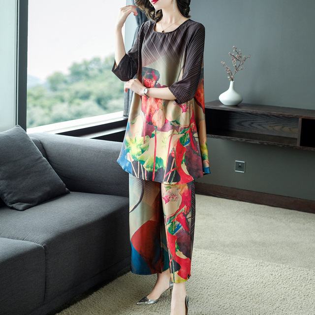 Autumn New Printed Top Nine-cent Broad-legged Pants Two-piece Suit 