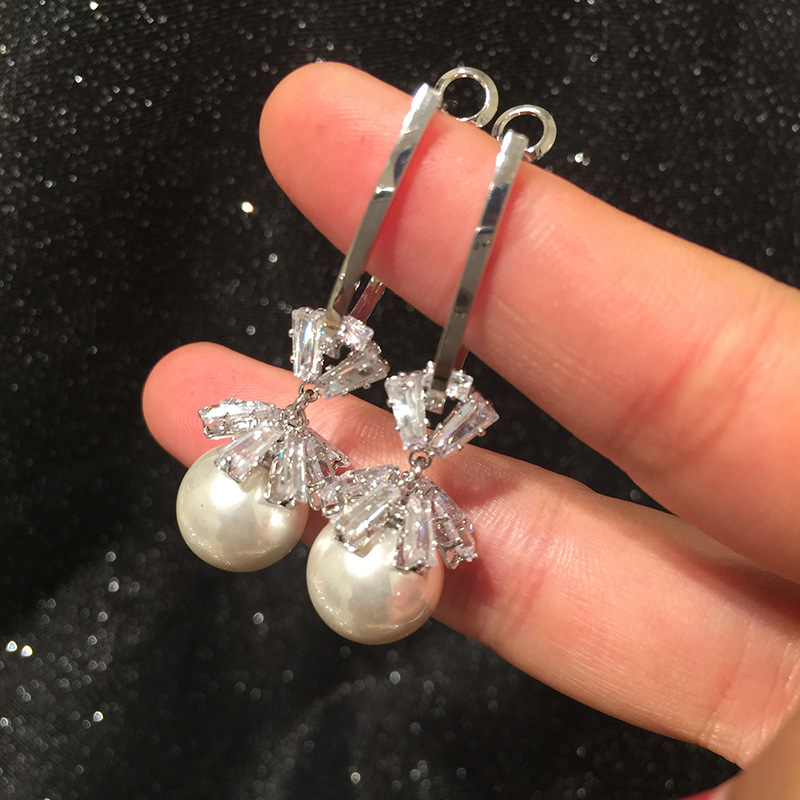 Micro-inlaid Zircon Flower Pearl Earrings Sweet display picture 4