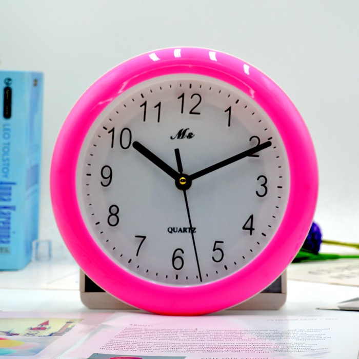 Reloj de pared de color de moda al por mayor de papelería de suministros de oficina tienda de 10 yuanes