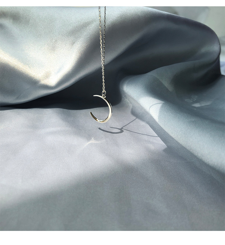 Shopping Occasion Metal Material Simple Style Moon Metal Plating Women's Pendant Necklace