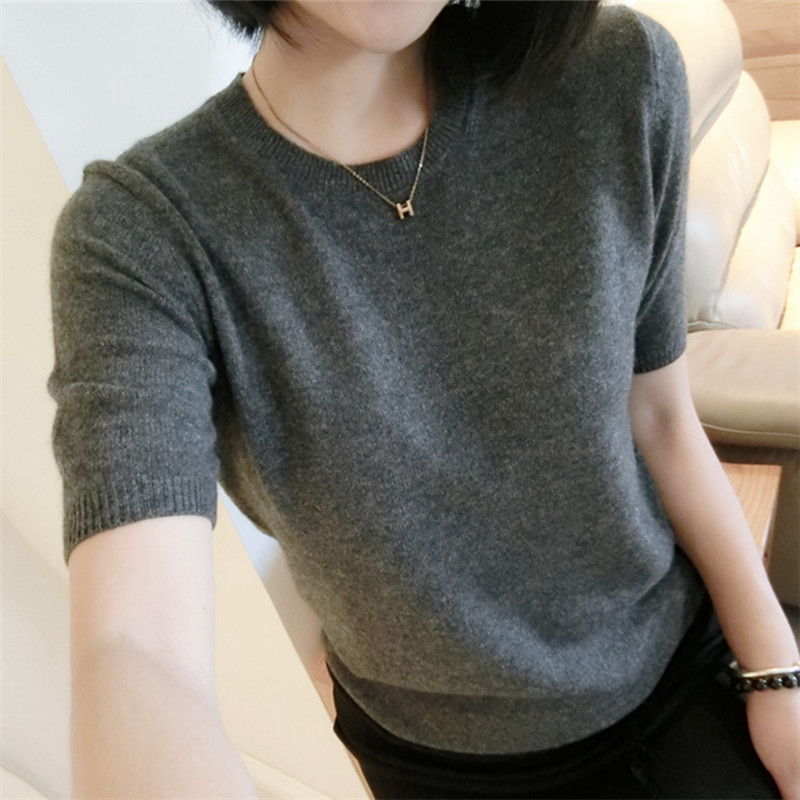 Autumn solid knitted thin sweater with a round collar