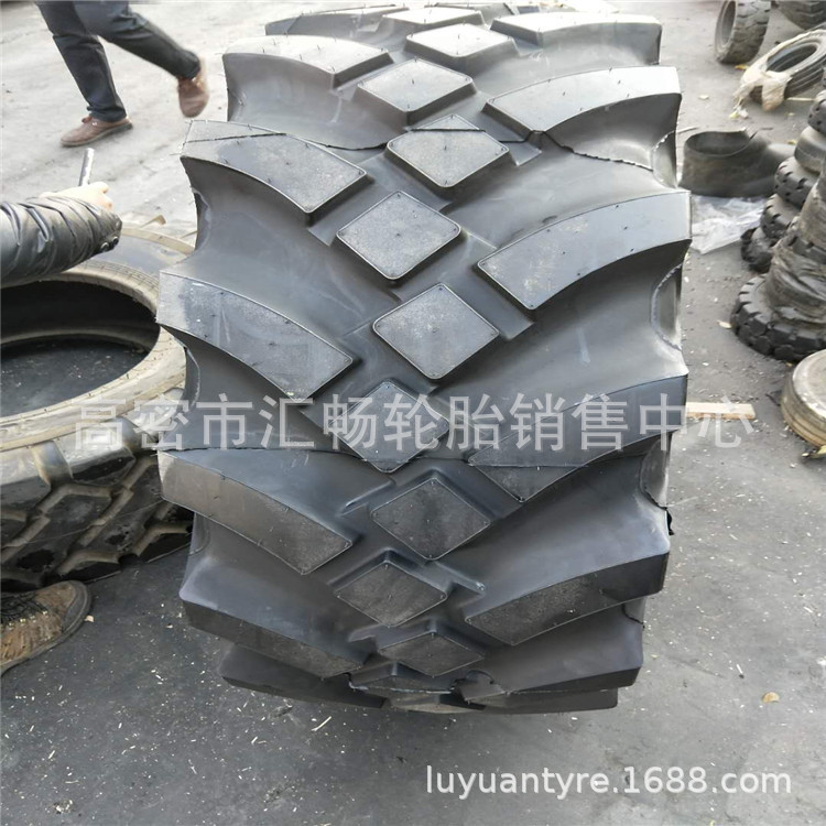 河南 风神  越野花纹 轮胎18R22.5 油田 修井机 轮胎