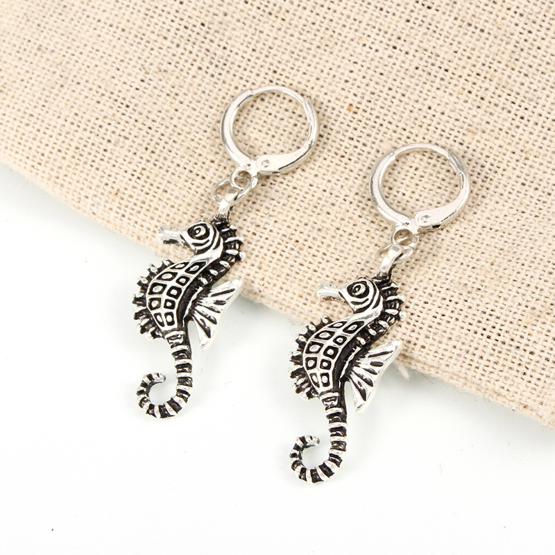 European Fashion Alloy Animal Hoop Earrings Cute Personalized Three-dimensional Seahorse Pendant Earring Ear Clip Female display picture 7