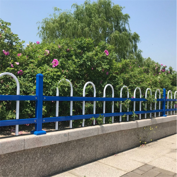 草坪鋅鋼護(hù)欄